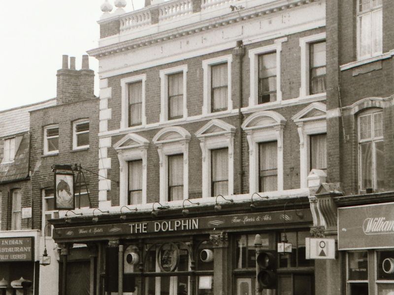 Dolhin London E8 taken in Aug 1989.. (Pub, External). Published on 21-06-2018