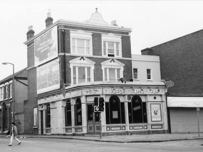 Uncle Sams London E8 taken 2 July 1989.. (Pub, External). Published on 21-06-2018