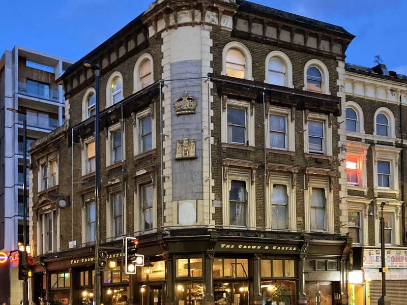 Crown & Castle London E8-20250830. (Pub, External, Key). Published on 23-12-2025