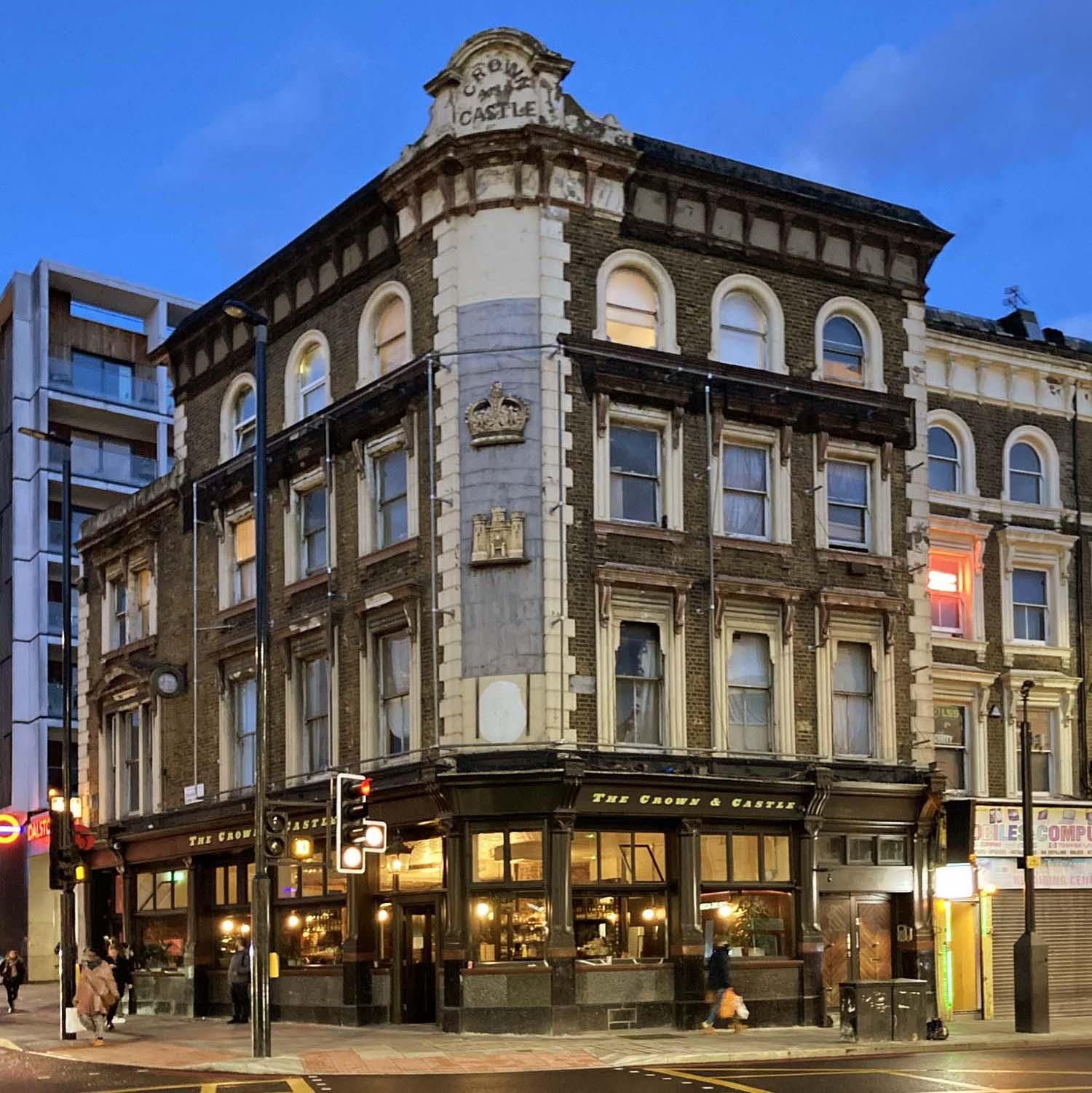 Crown & Castle London E8-20250830. (Pub, External, Key). Published on 23-12-2025