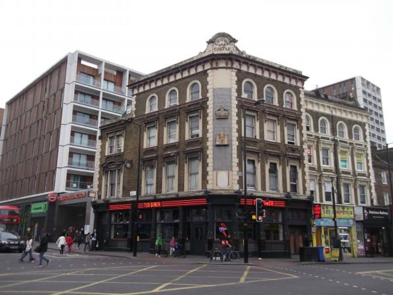 Crown & Castle London E8 taken June 2015. (Pub, External). Published on 13-08-2015