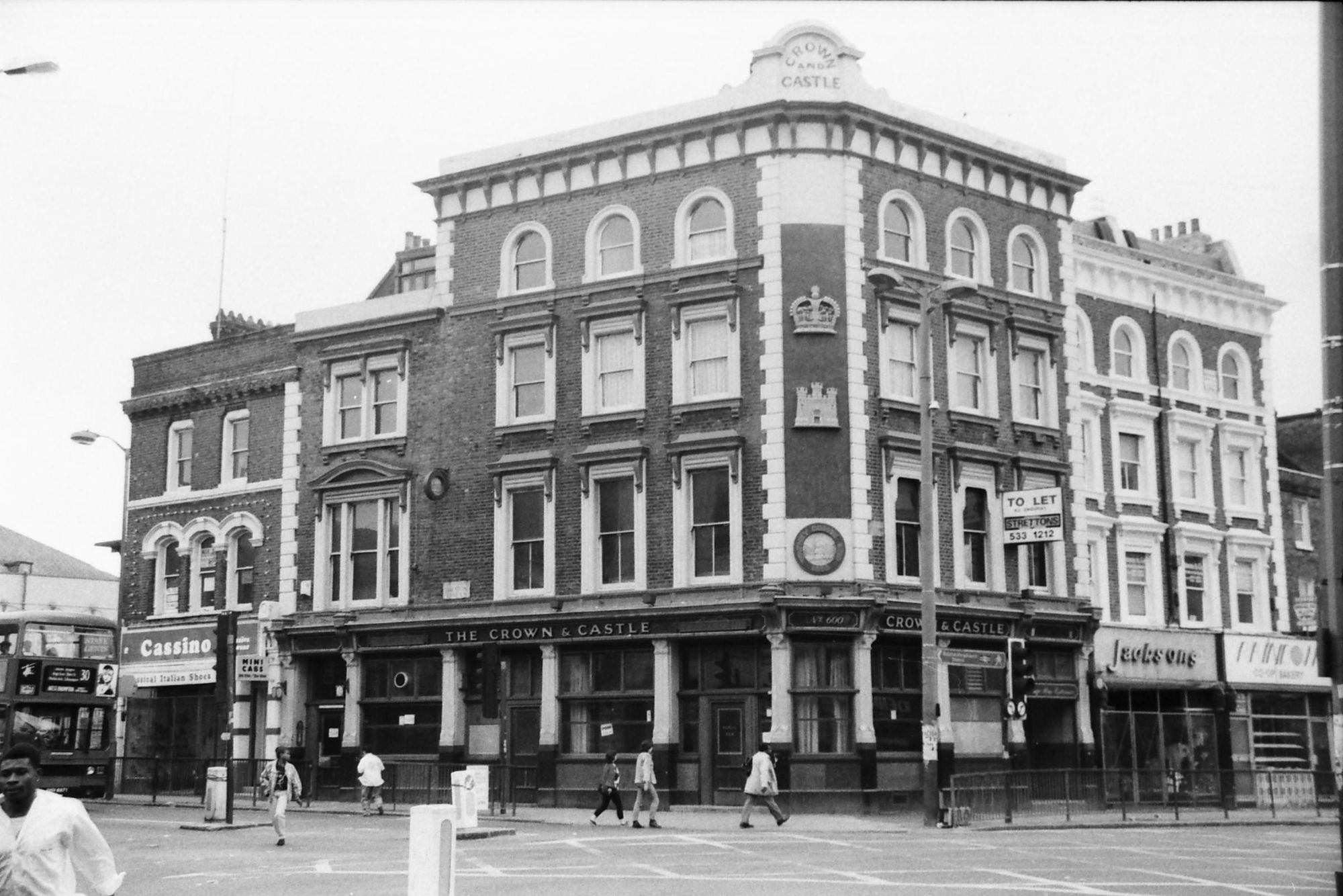 Crown & Castle London E8 taken 2 July 1989.. (Pub, External). Published on 21-06-2018