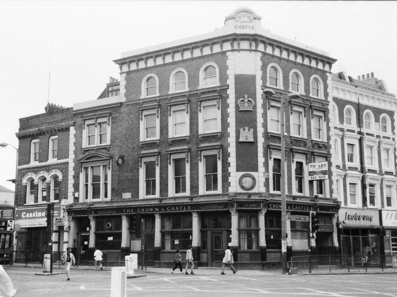 Crown & Castle London E8 taken 2 July 1989.. (Pub, External). Published on 21-06-2018