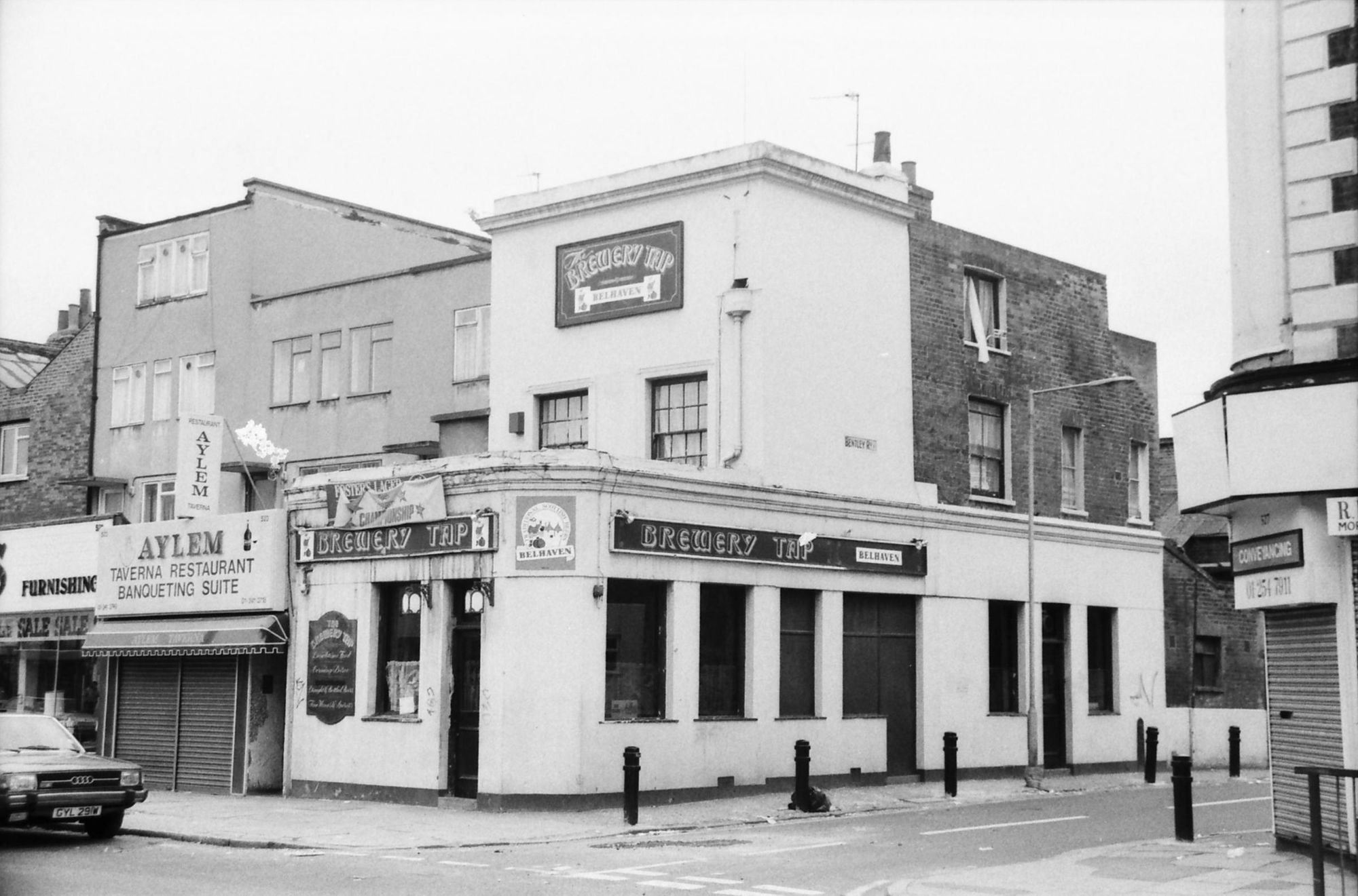 Brewery Tap London E8 taken 2 July1989. (Pub, External). Published on 21-06-2018
