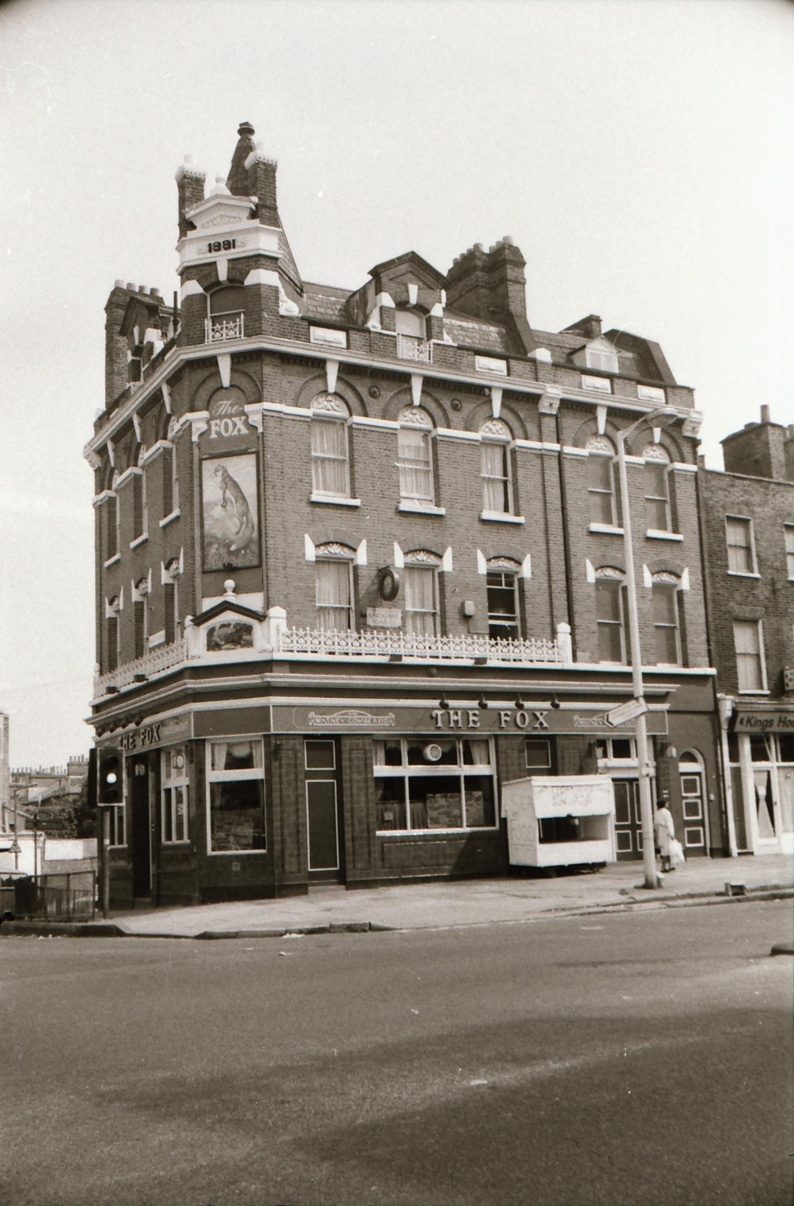 Fox London E8 taken in July 1989.. (Pub, External). Published on 21-06-2018