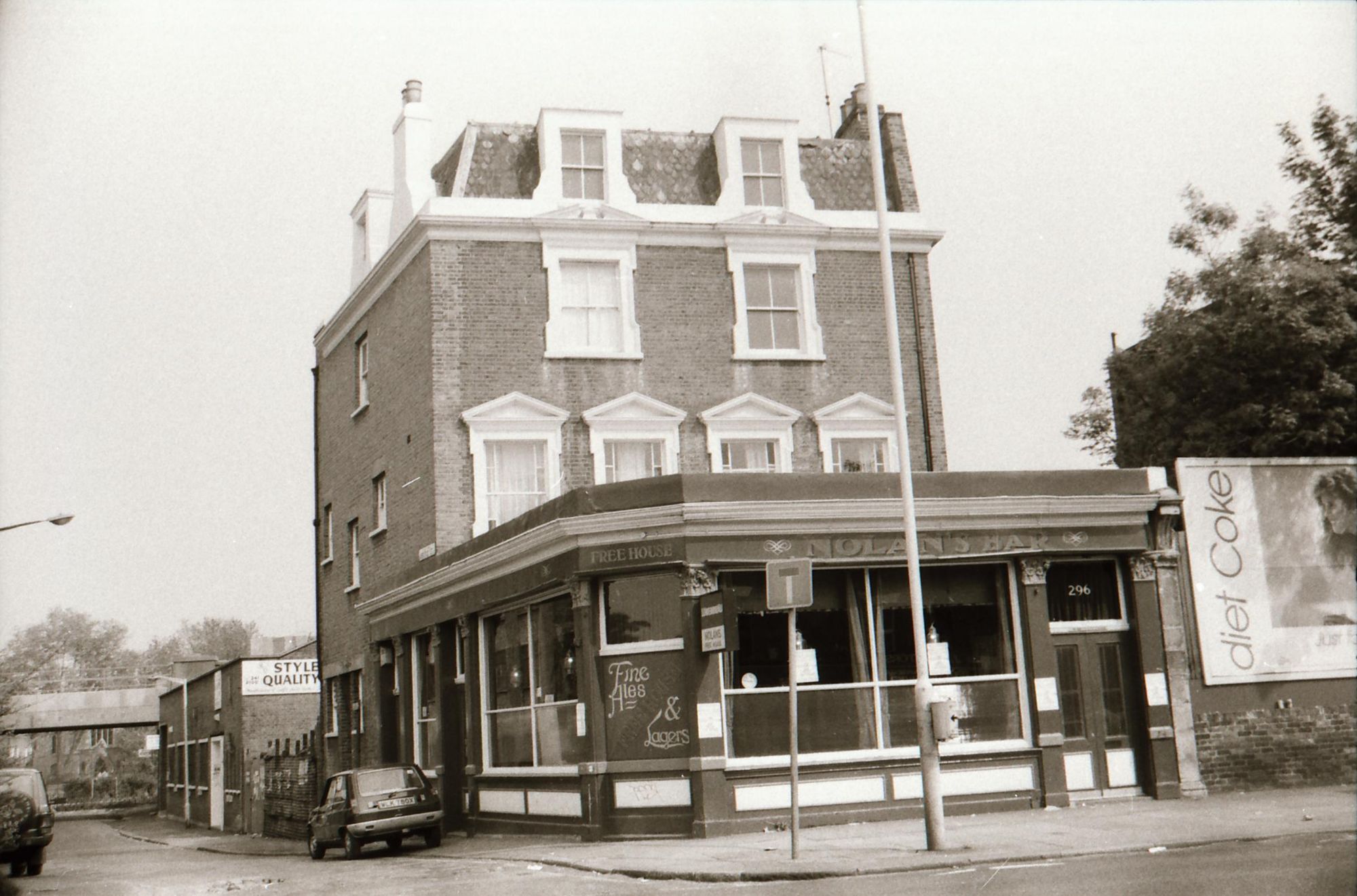 Nolans London E8 taken in July 1989.. (Pub, External). Published on 21-06-2018