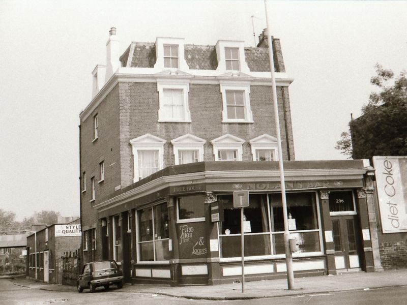 Nolans London E8 taken in July 1989.. (Pub, External). Published on 21-06-2018
