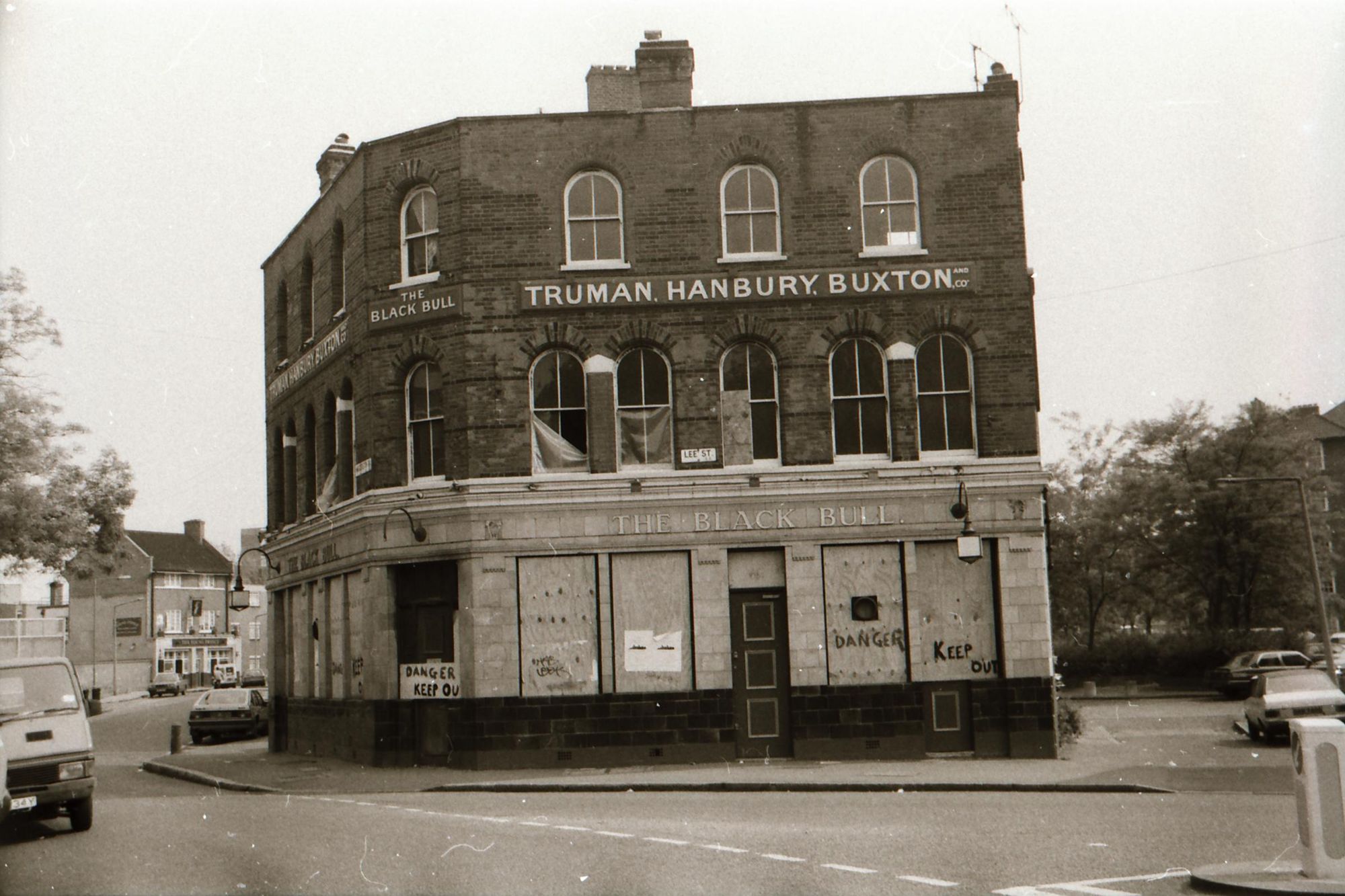 Black Bull (site of ) London E8 taken in Jul 1989. (Pub, External, Key). Published on 21-06-2018
