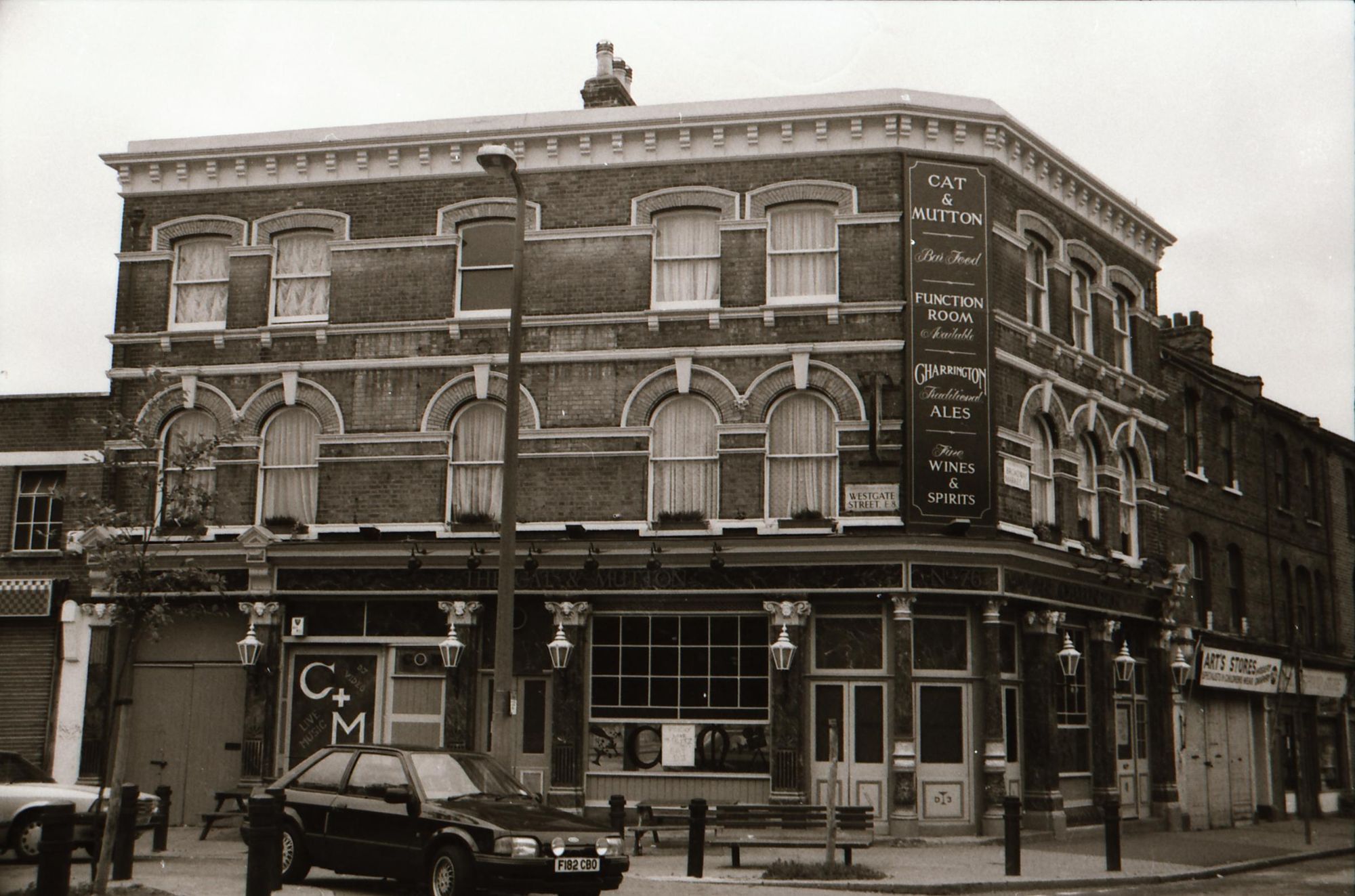 Cat & Mutton London E8 taken in  July 1989. (Pub, External). Published on 21-06-2018