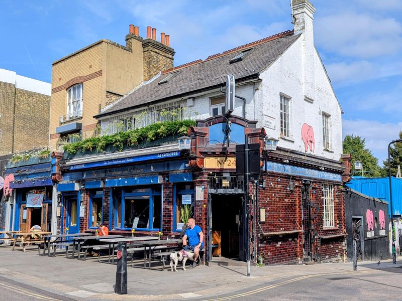 Dove Free House & Kitchen London E8 20250820. (Pub, External, Key). Published on 23-12-2025