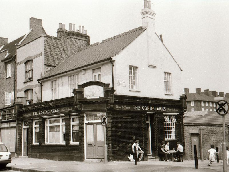 Goring Arms London E8 taken in July 1989.. (Pub, External). Published on 21-06-2018