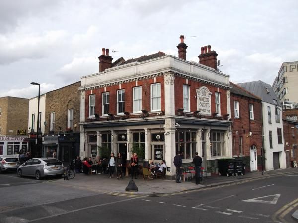 Sir Walter Scott London E8 taken May 2015. (Pub, External). Published on 13-06-2015