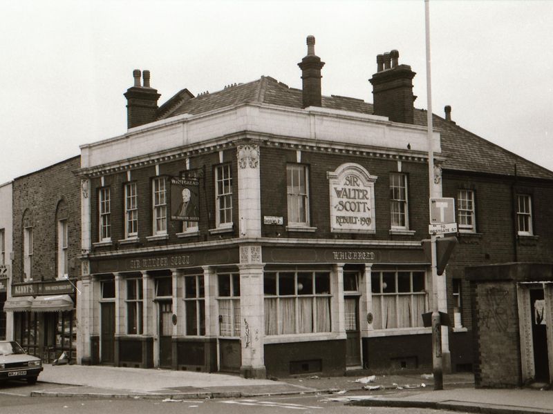 Sir Walter Scott London E8 taken in July 1989.. (Pub, External). Published on 21-06-2018 