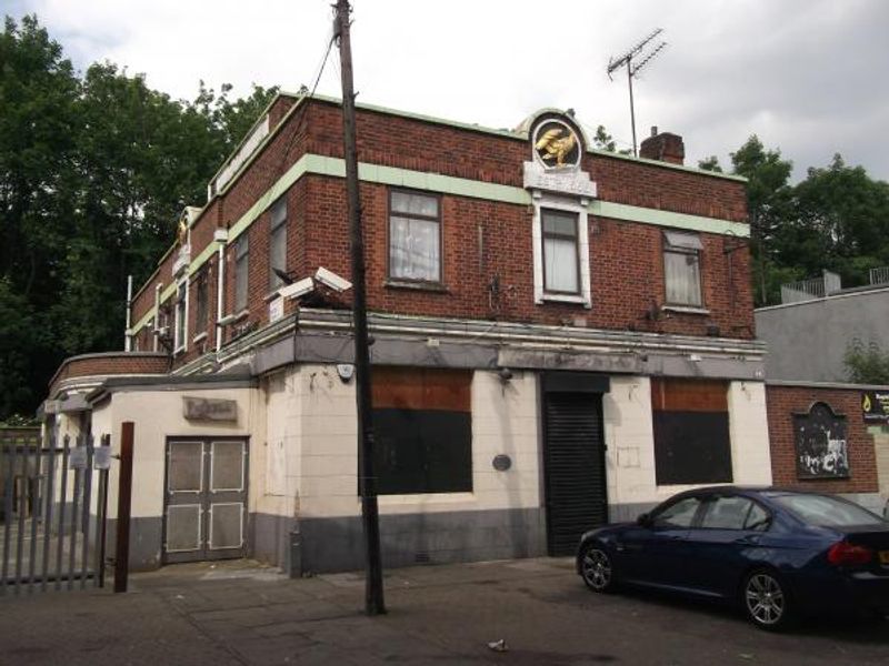 White Lion London E9 taken June 2015. (Pub, External). Published on 13-08-2015