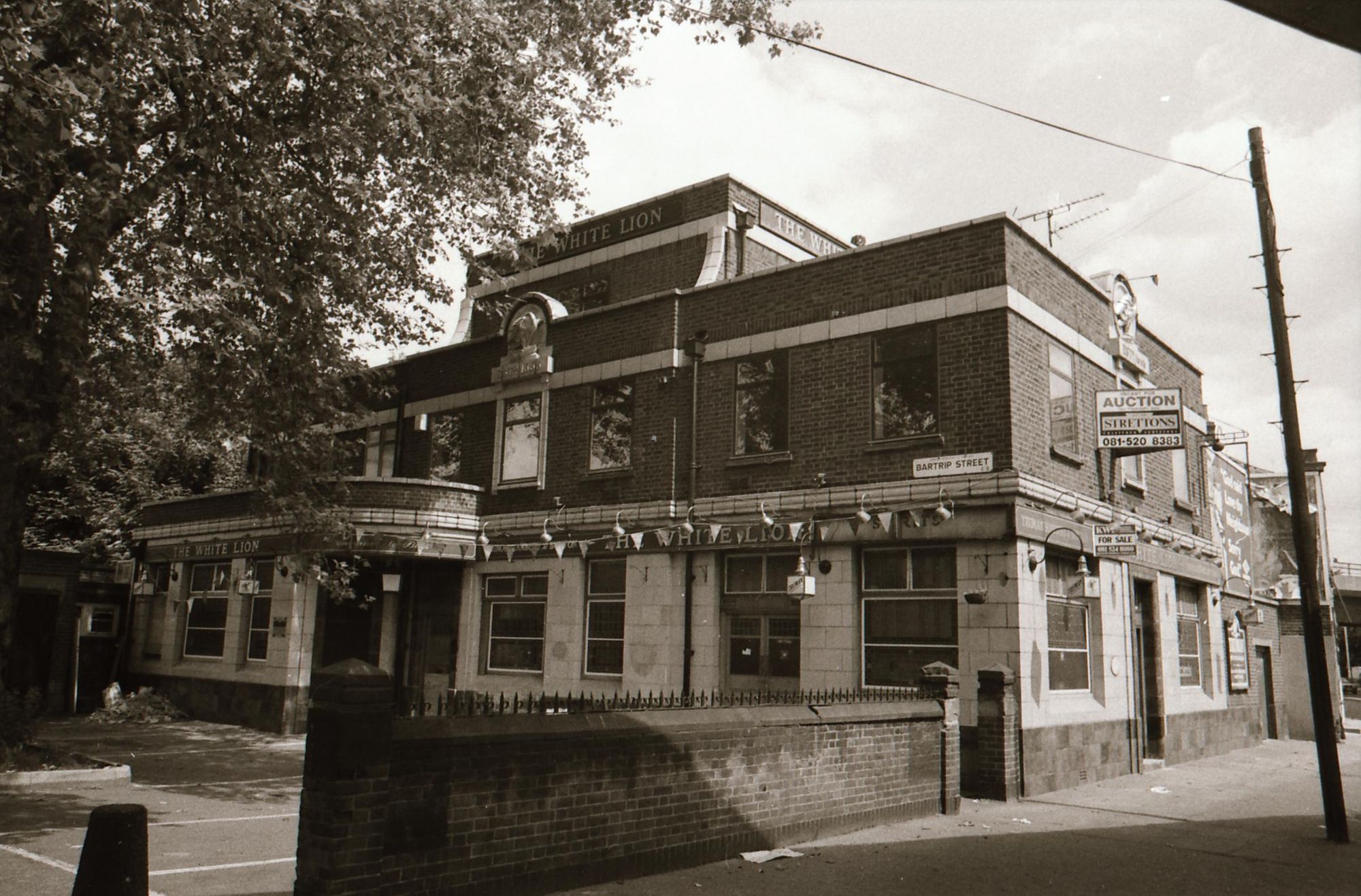 White Lion London E9 taken in May 1994.. (Pub, External). Published on 08-09-2018