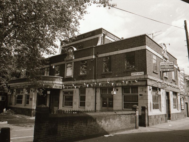 White Lion London E9 taken in May 1994.. (Pub, External). Published on 08-09-2018