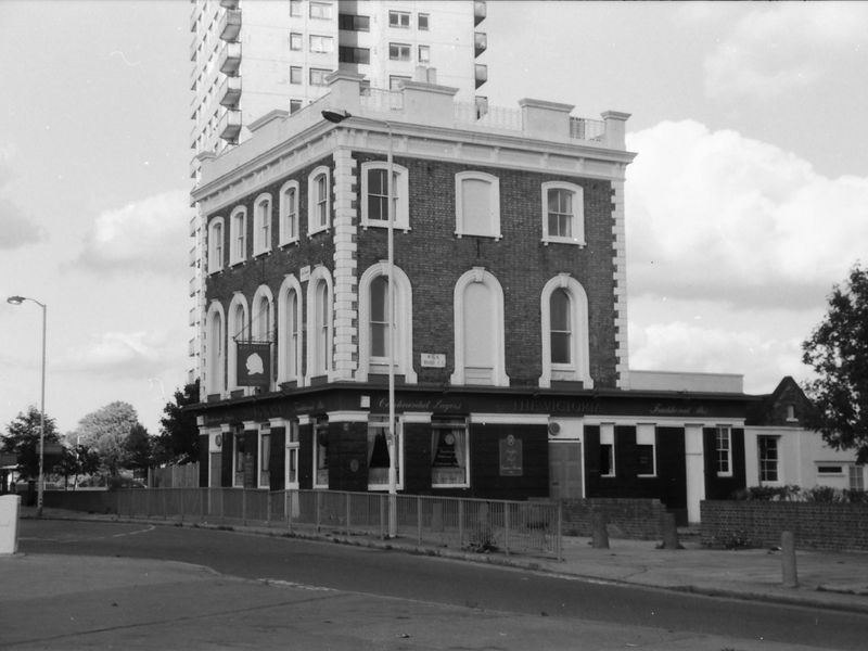 Victoria London E9 taken in Oct 1988.. (Pub, External, Key). Published on 08-09-2018