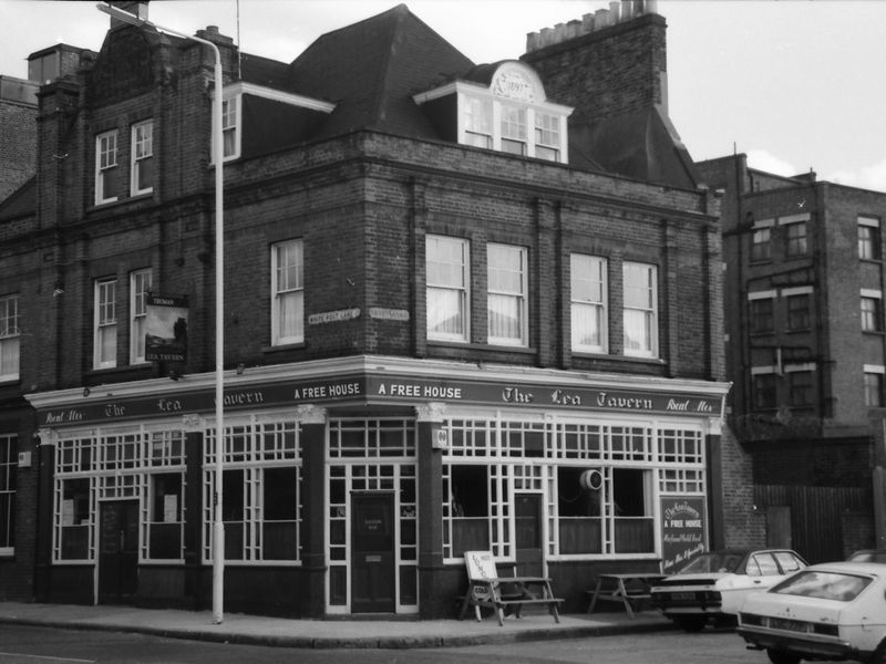 Lea Tavern London E9 taken in Oct 1988.. (Pub, External). Published on 08-09-2018