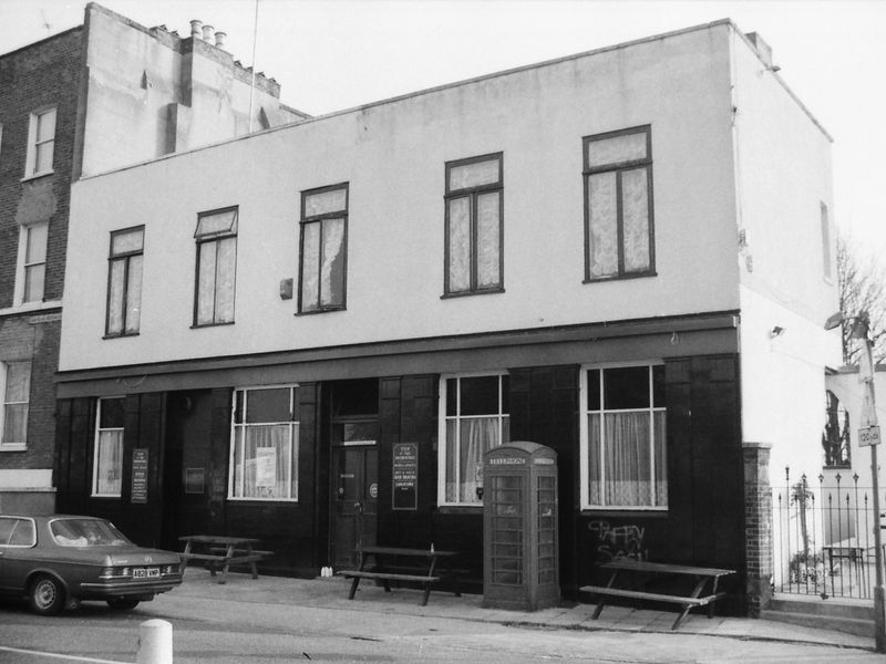 E9-TopOTheMorning2 taken 1 April 1989.. (Pub, External). Published on 08-09-2018