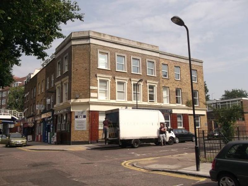 Alma London E9 taken Aug 2013. (Pub, External). Published on 03-12-2013