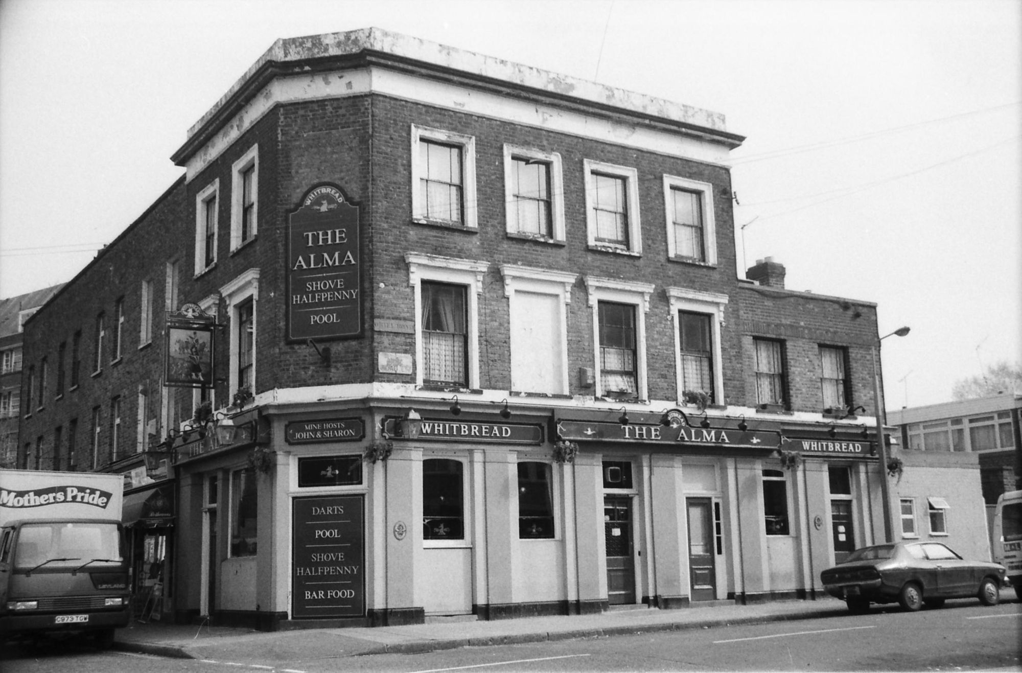 E9-Alma taken 1 April 1989.. (Pub, External). Published on 08-09-2018