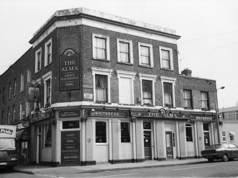 E9-Alma taken 1 April 1989.. (Pub, External). Published on 08-09-2018