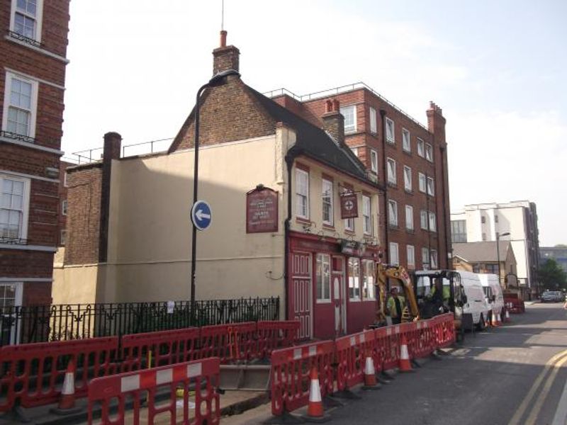 Welsh Harp London E9 taken Aug 2013. (Pub, External). Published on 03-12-2013