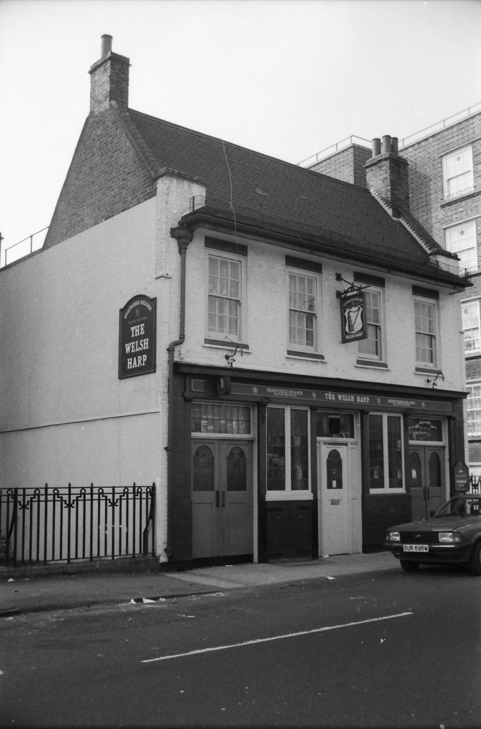 Welsh Harp London E9 taken 1 April 1989.. (Pub, External, Key). Published on 08-09-2018