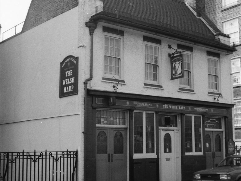 Welsh Harp London E9 taken 1 April 1989.. (Pub, External, Key). Published on 08-09-2018
