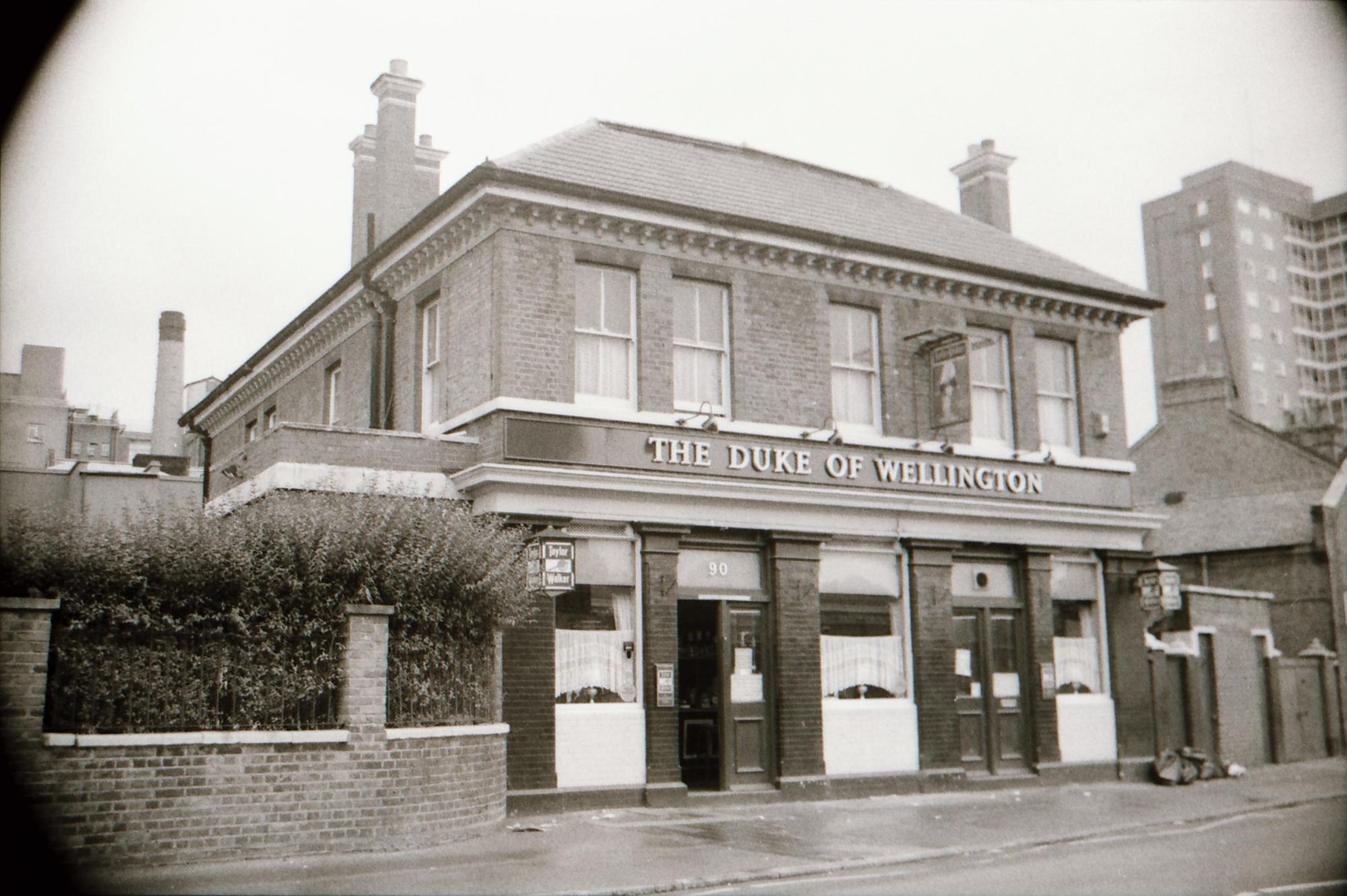 Duke of Wellington London E9 taken between Aug 1989.. (Pub, External). Published on 08-09-2018