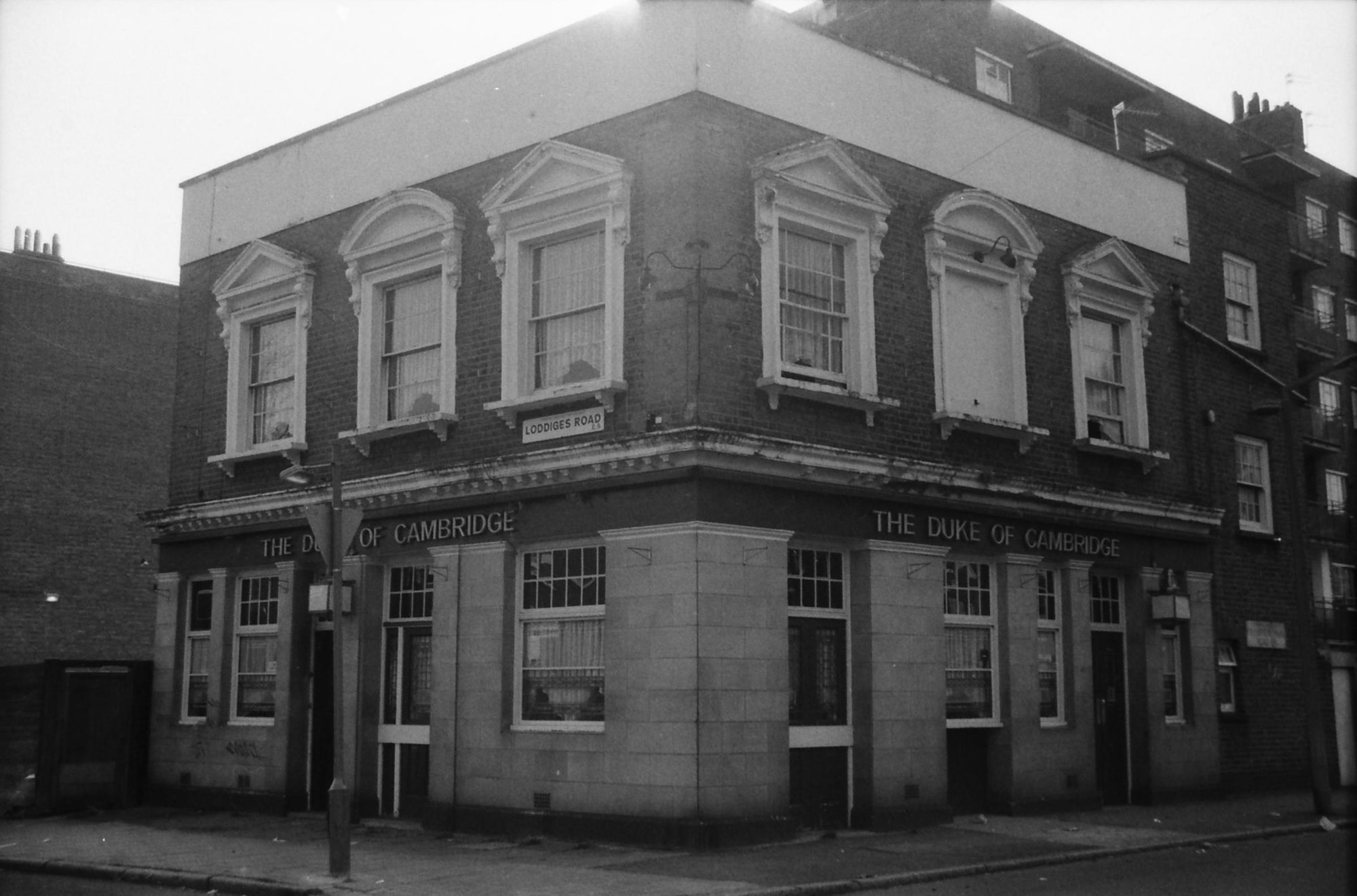 Duke of Cambridge London E9 taken 1 April 1989.. (Pub, External, Key). Published on 08-09-2018