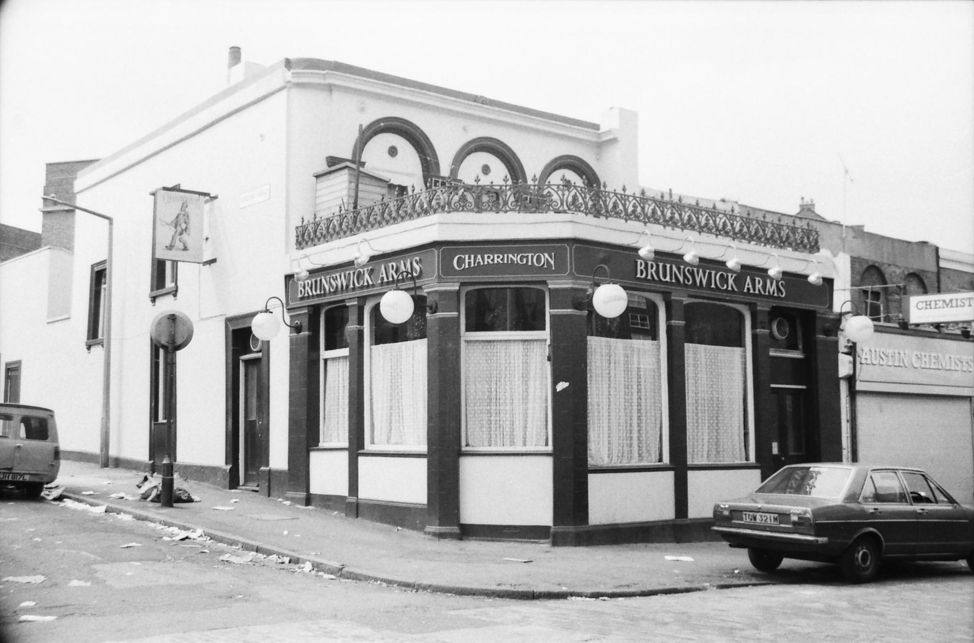 Brunswick Arms London E9 taken 2 July 1989. (Pub, External). Published on 08-09-2018