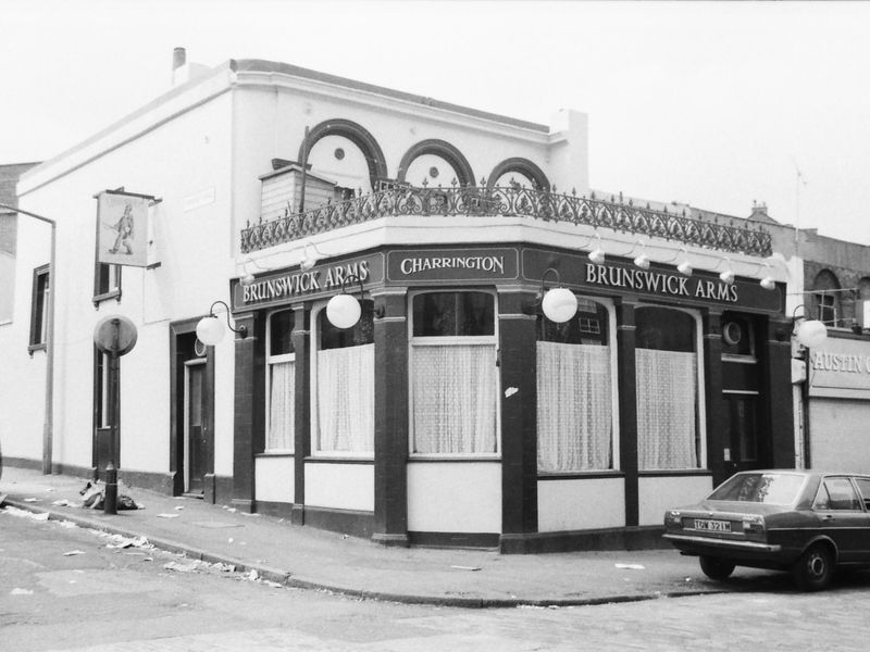 Brunswick Arms London E9 taken 2 July 1989. (Pub, External). Published on 08-09-2018