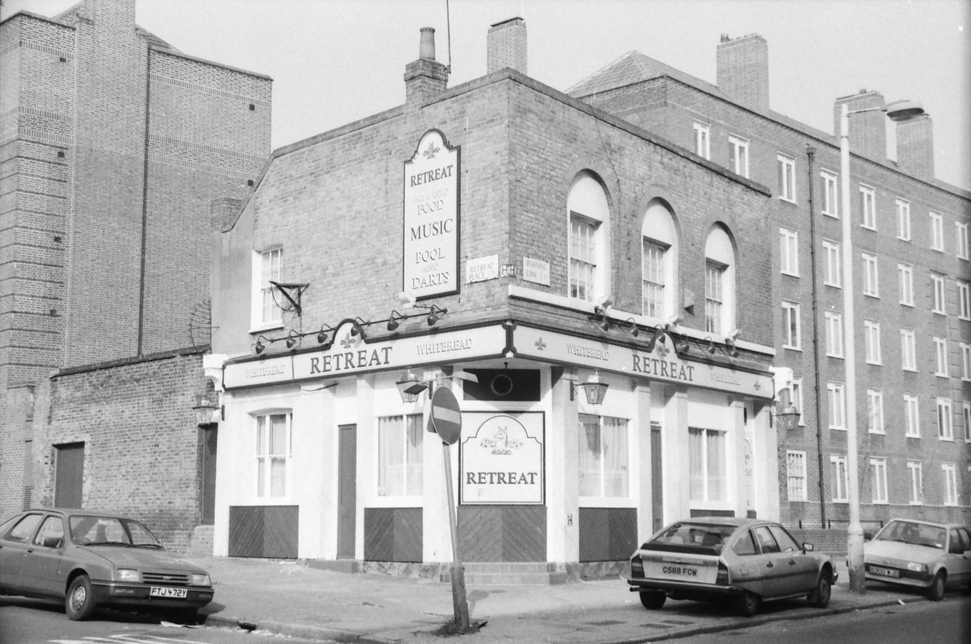 Retreat London E9 taken 1 April 1989.. (Pub, External, Key). Published on 08-09-2018
