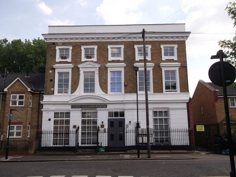 Clarendon E9 taken June 2015. (Pub, External, Key). Published on 13-08-2015
