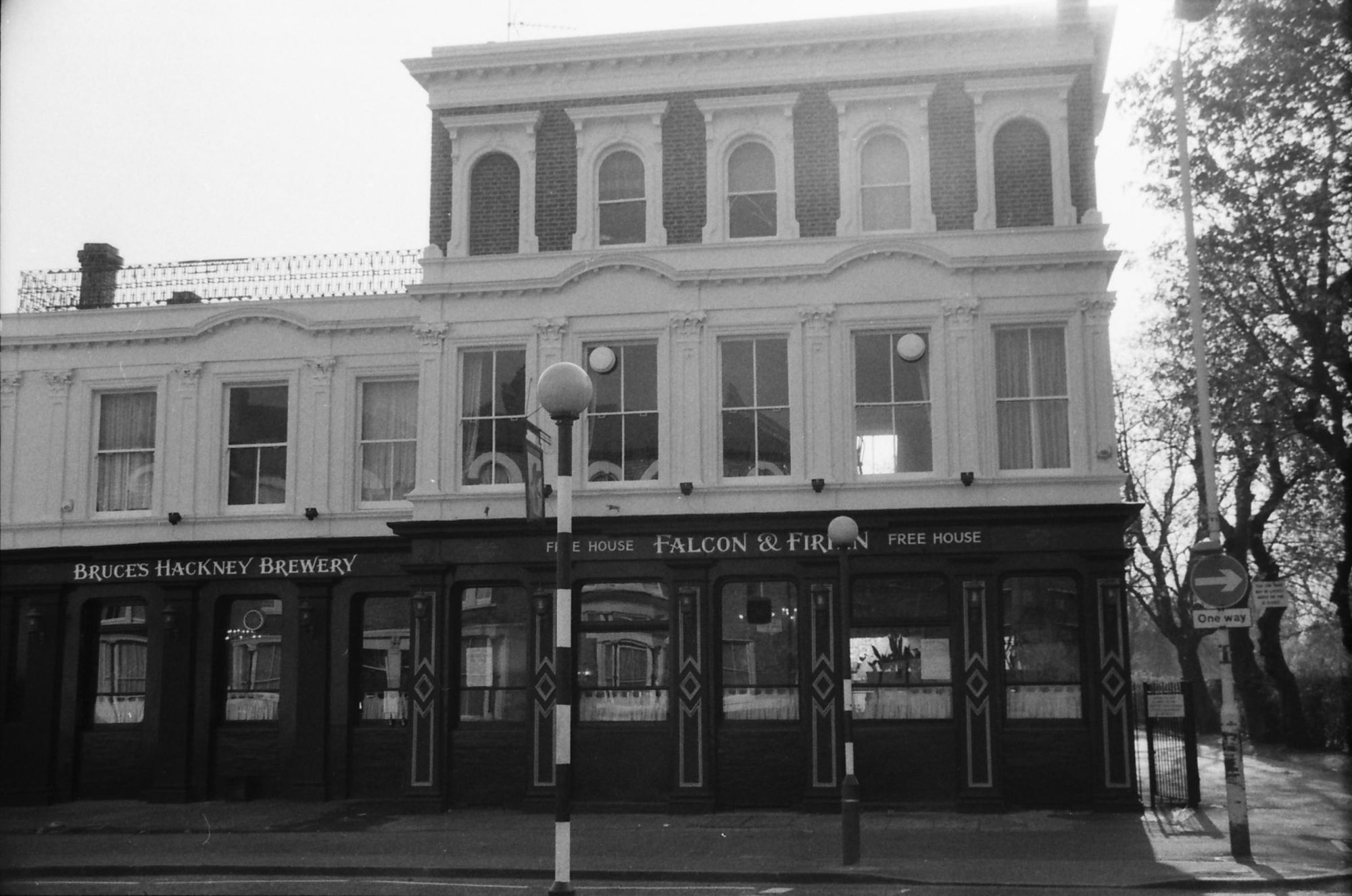 Falcon & Firkin London E9 taken 1 April 1989.. (Pub, External). Published on 08-09-2018