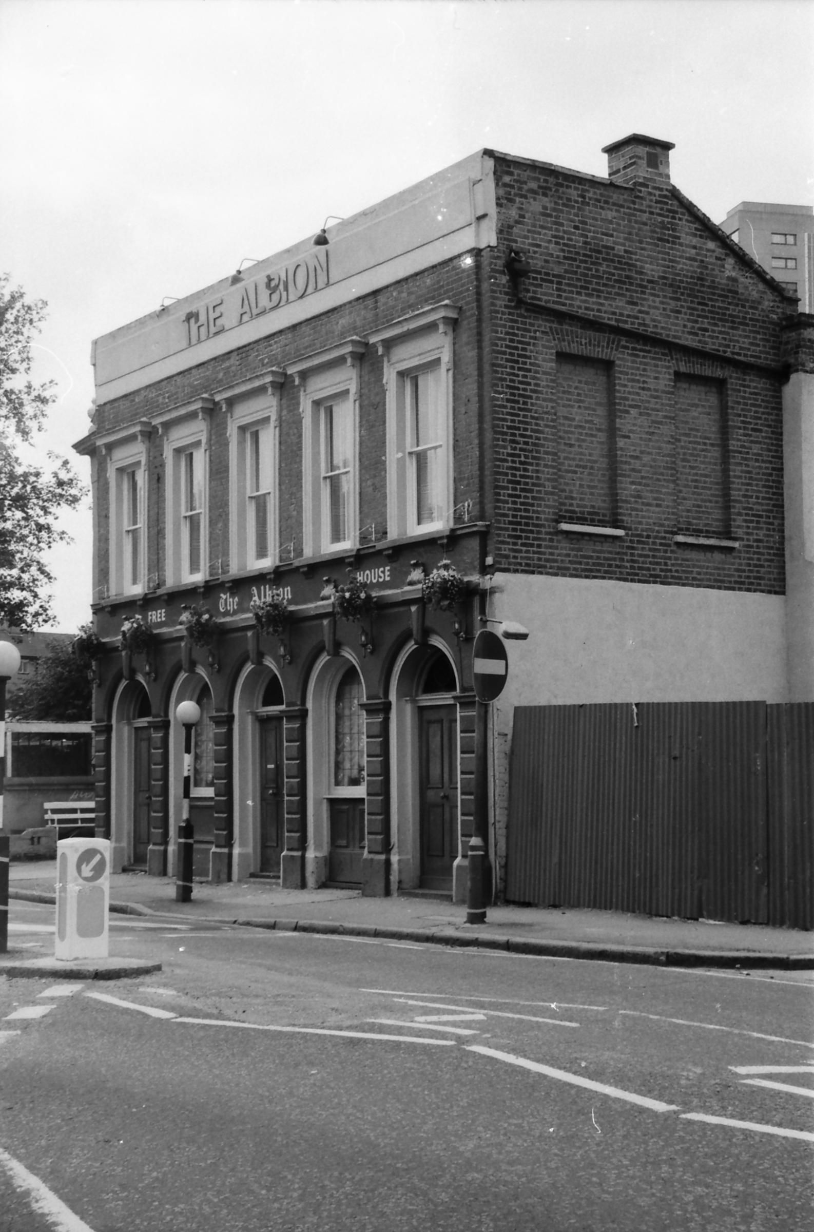 Albion London E9 taken in 1987.. (Pub, External). Published on 08-09-2018
