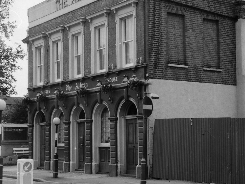 Albion London E9 taken in 1987.. (Pub, External). Published on 08-09-2018