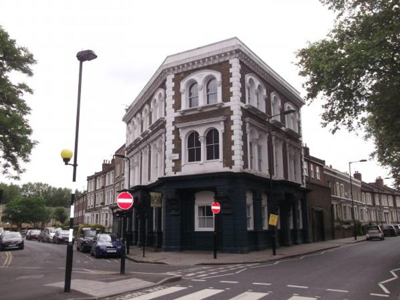 Bedford E9 taken June 2015. (Pub, External). Published on 13-08-2015