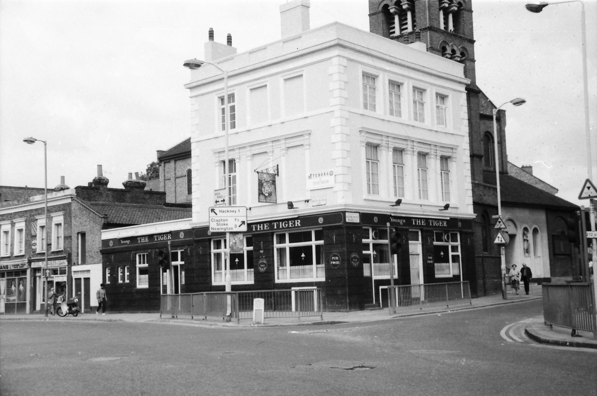 Tiger London E9 taken in 1987.. (Pub, External). Published on 08-09-2018