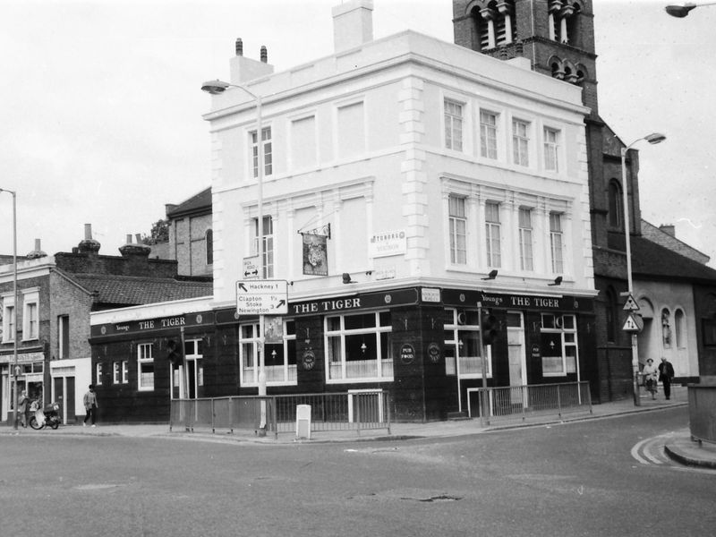 Tiger London E9 taken in 1987.. (Pub, External). Published on 08-09-2018