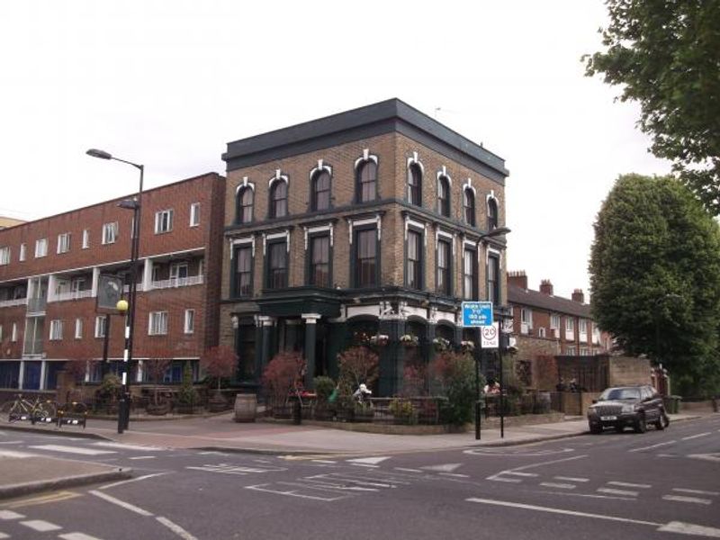 Hemmingway London E9 taken June 2015. (Pub, External). Published on 13-08-2015 