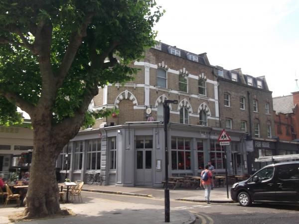 Empress London E9 taken June 2015. (Pub, External). Published on 13-08-2015