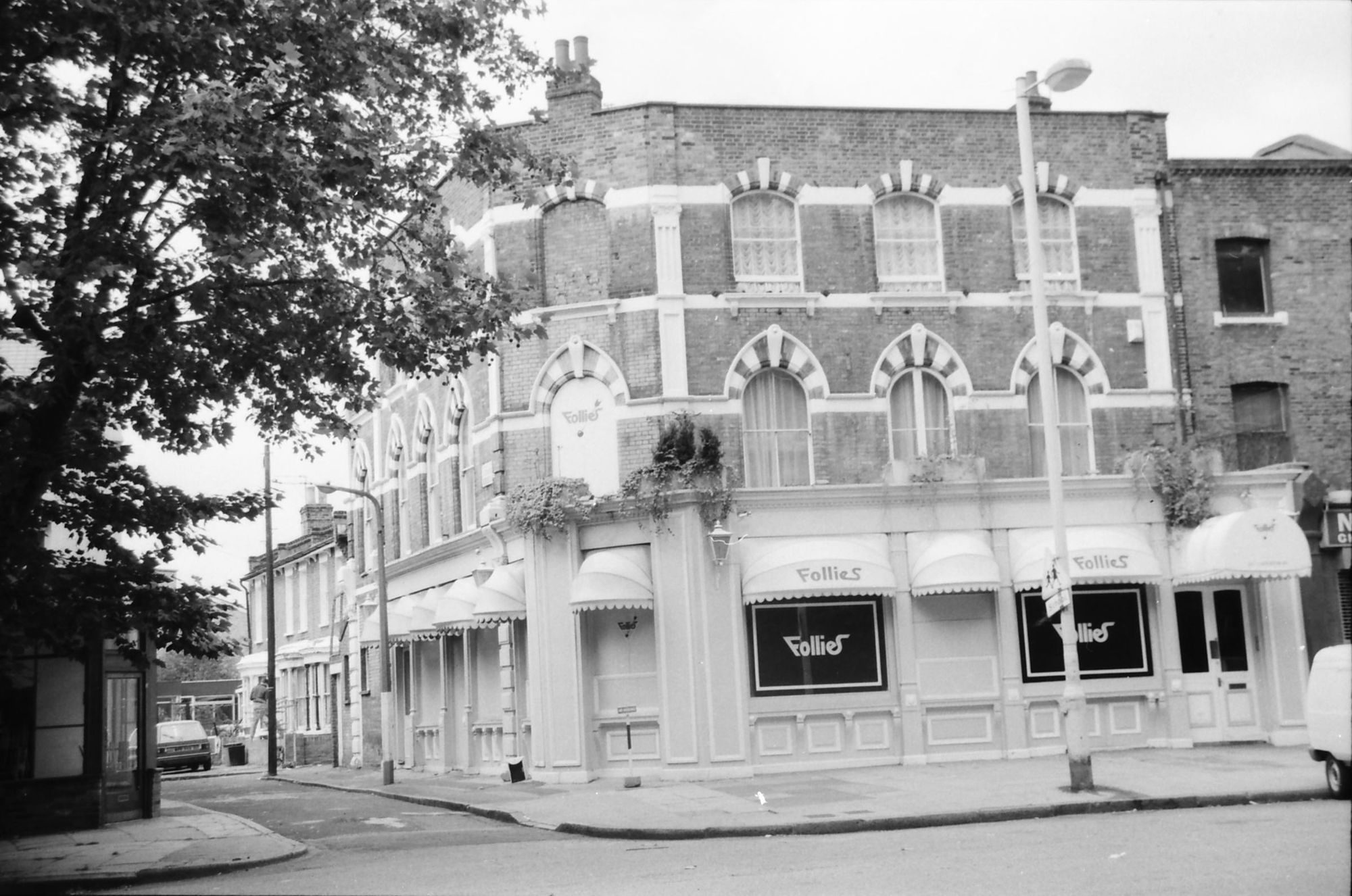 Follies London E9 taken in 1987.. (Pub, External). Published on 08-09-2018