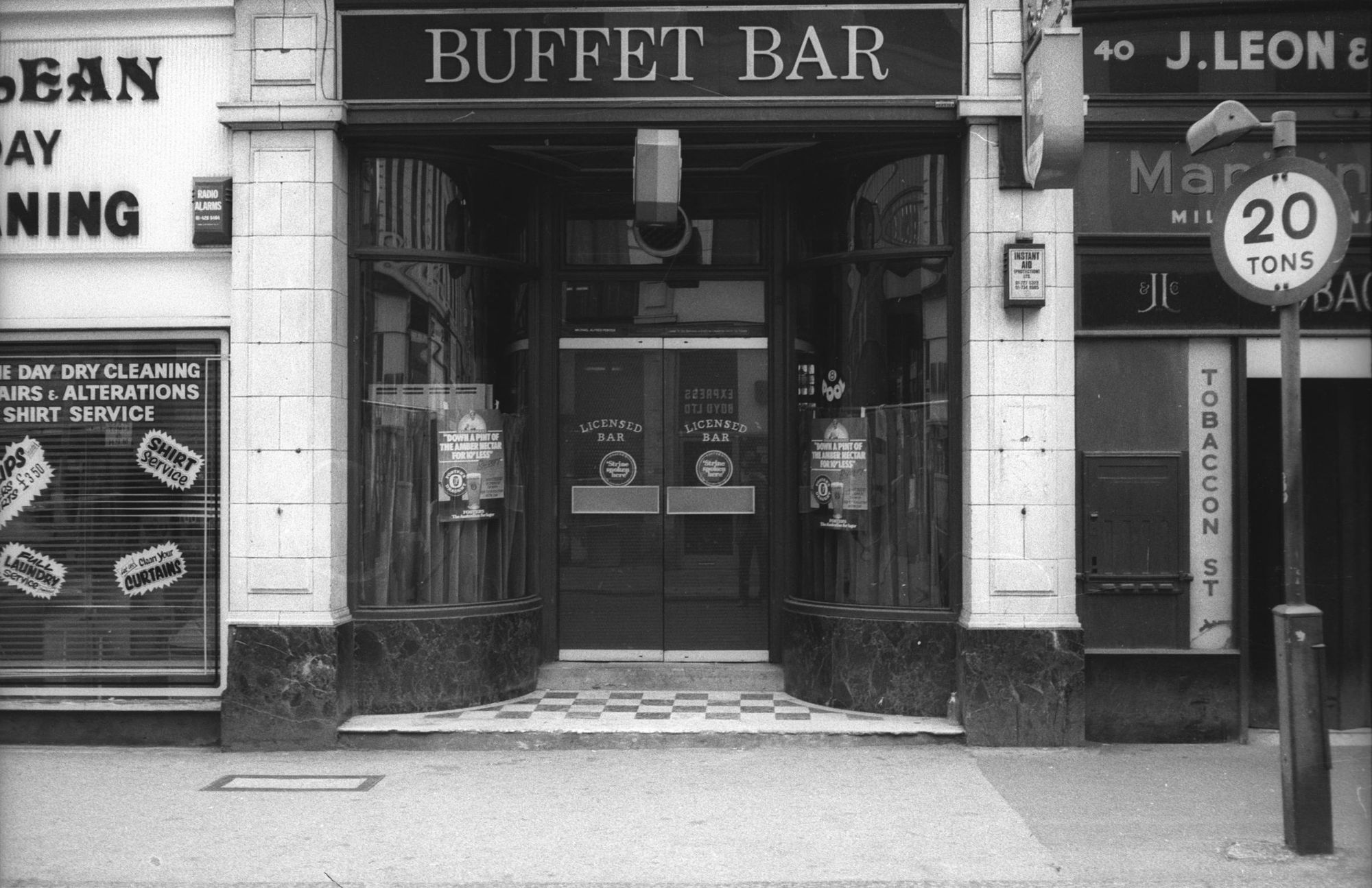 Joint & Gem London EC1 taken July 1985.. (Pub, External, Key). Published on 07-02-2019