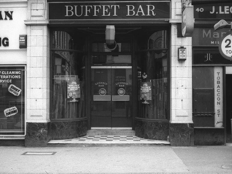 Joint & Gem London EC1 taken July 1985.. (Pub, External, Key). Published on 07-02-2019