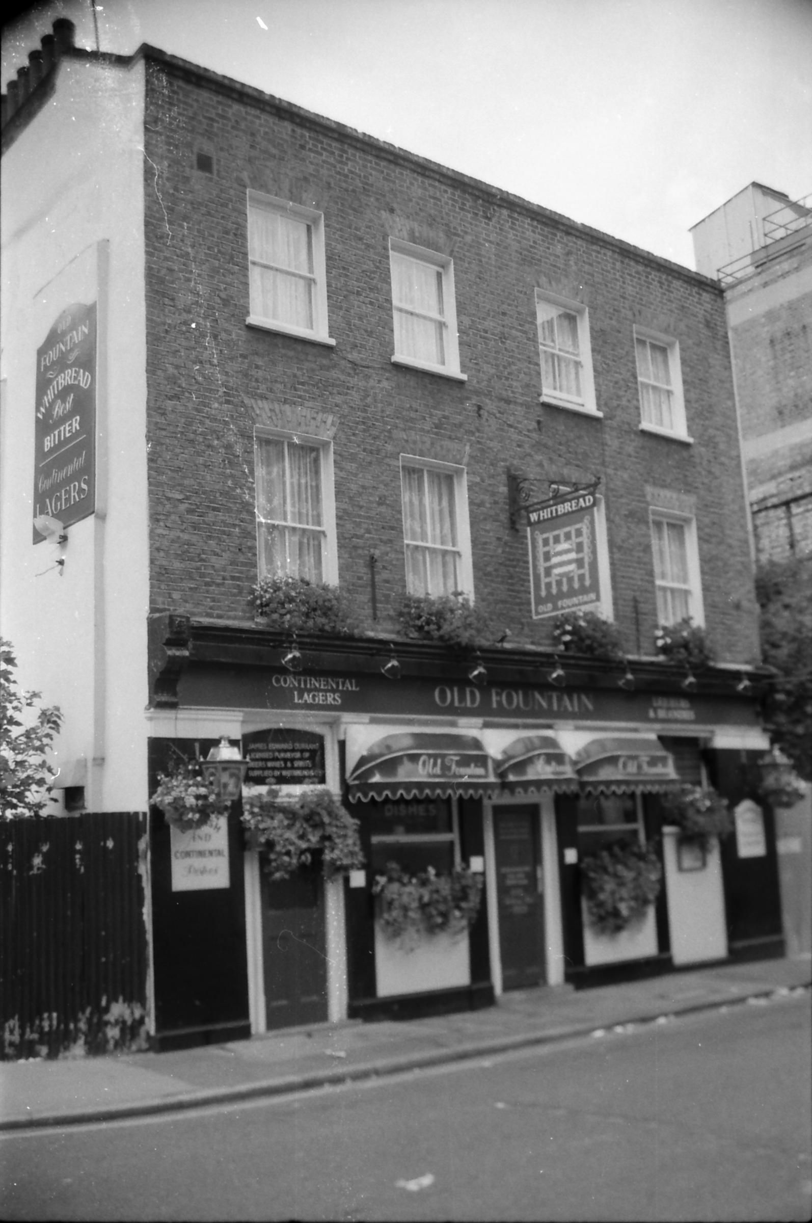 Old Fountain London EC1 taken Aug 1986.. (Pub, External). Published on 07-02-2019