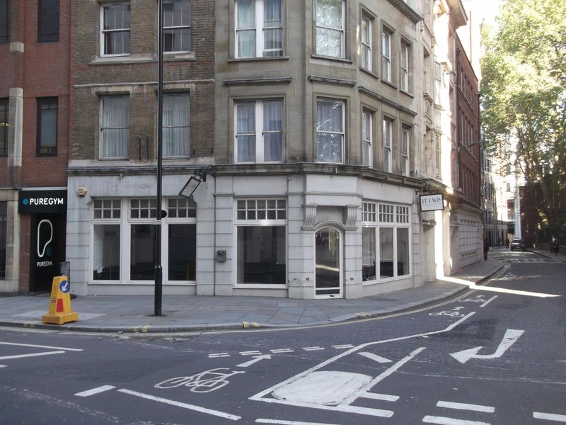 Le Paris Grill London EC1 taken 21-9-2016.. (Pub, External). Published on 10-10-2018