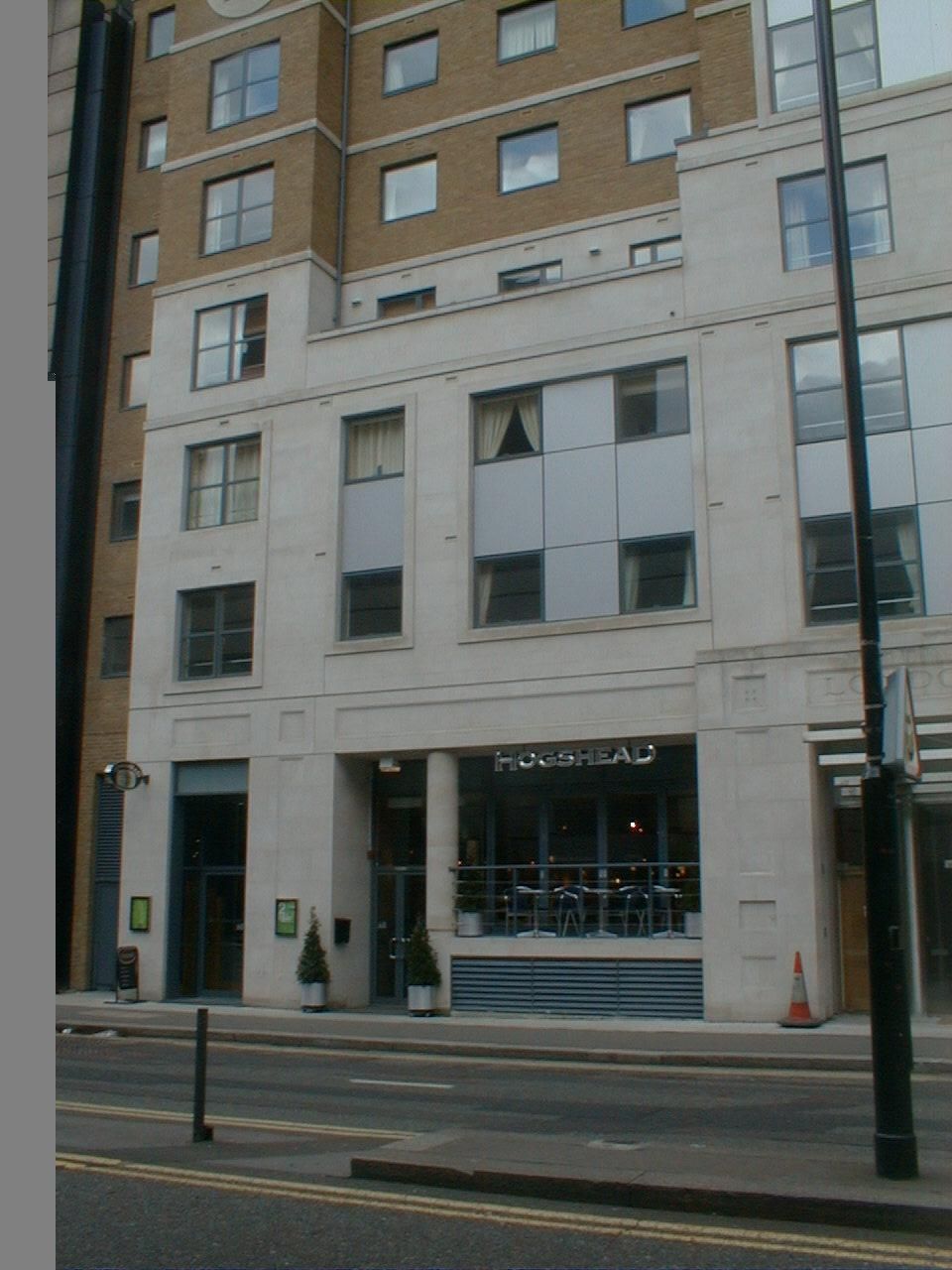 Hogshead Aldersgate Street London EC1. (Pub, External). Published on 23-04-2023