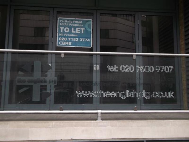 English Pig  London EC1 taken Oct 2015. (Pub, External). Published on 06-12-2015